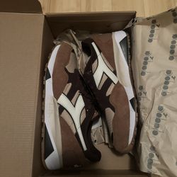 Diadora  Warm Sand Java/ Mens Size 9!