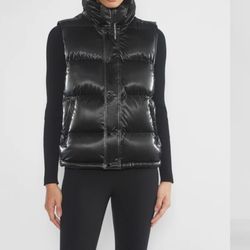 Aritzia The Super Puff Vest -  *NWT*