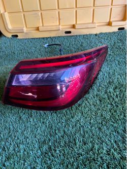 2020 Q50 Passenger/Right Side Tail Light