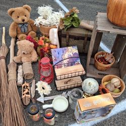 Fall Holiday decor lot/ photography props 

Take everything for $30