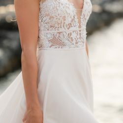 Lillian West Size 4. Worn Once and Professionally Cleaned! Beautiful for Simple Beach Wedding!