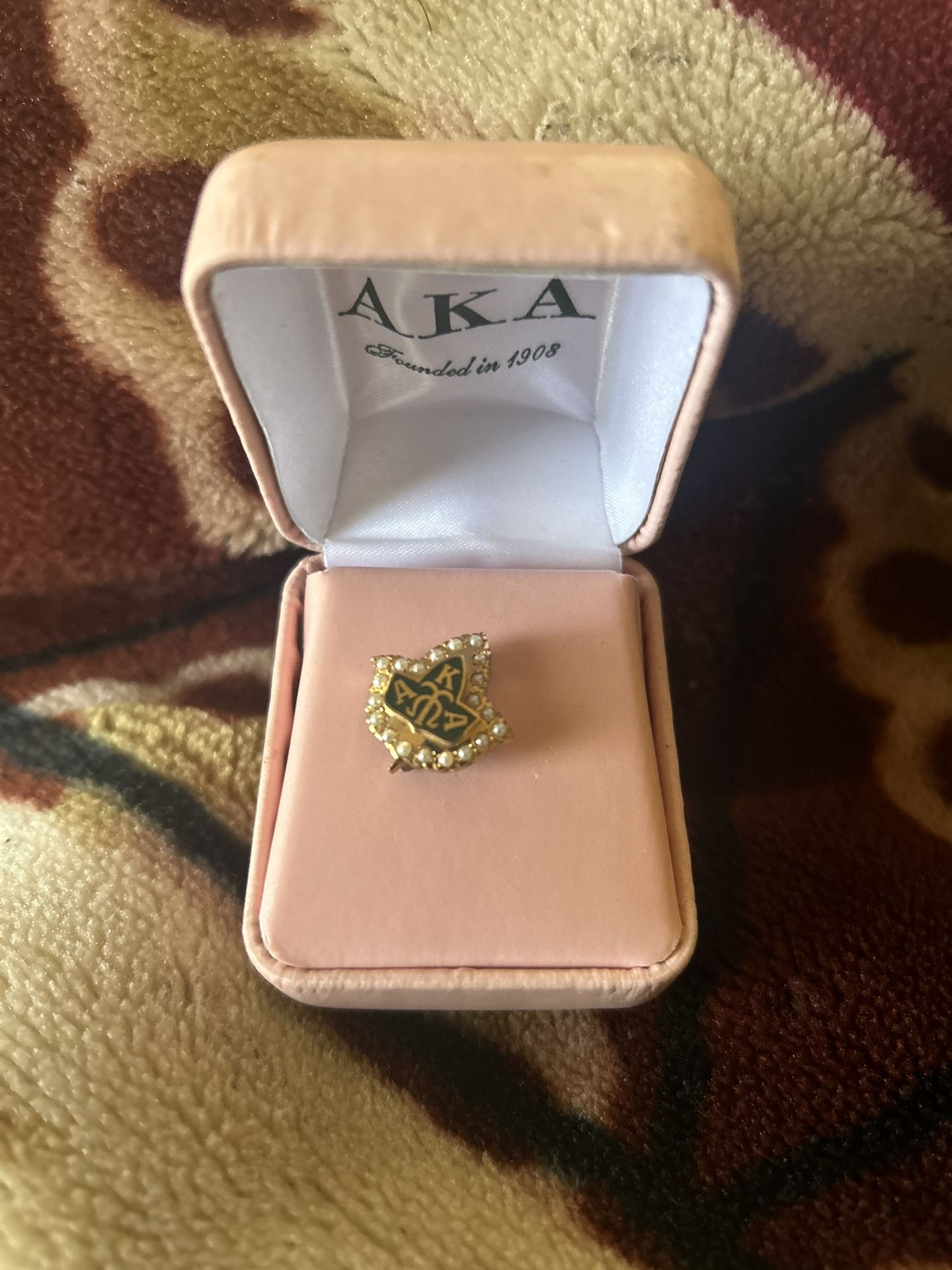 AKA Inc. Ivy Leaf Gold 10k Pin With Pearls