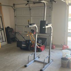 Pull Up Bar And Stomach Crunches 
