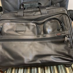 TUMI 96127DH Alpha Deluxe 2 wheeled Leather Laptop Computer Briefcase Carry On