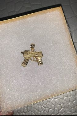 10k gun pendent