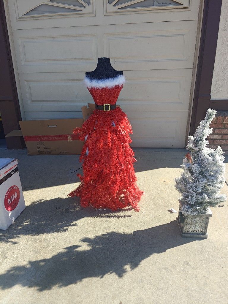 Yard Decor Sale 11/29 9 Am To 4 Pm