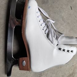 Girl’s Ice Skate Shoe