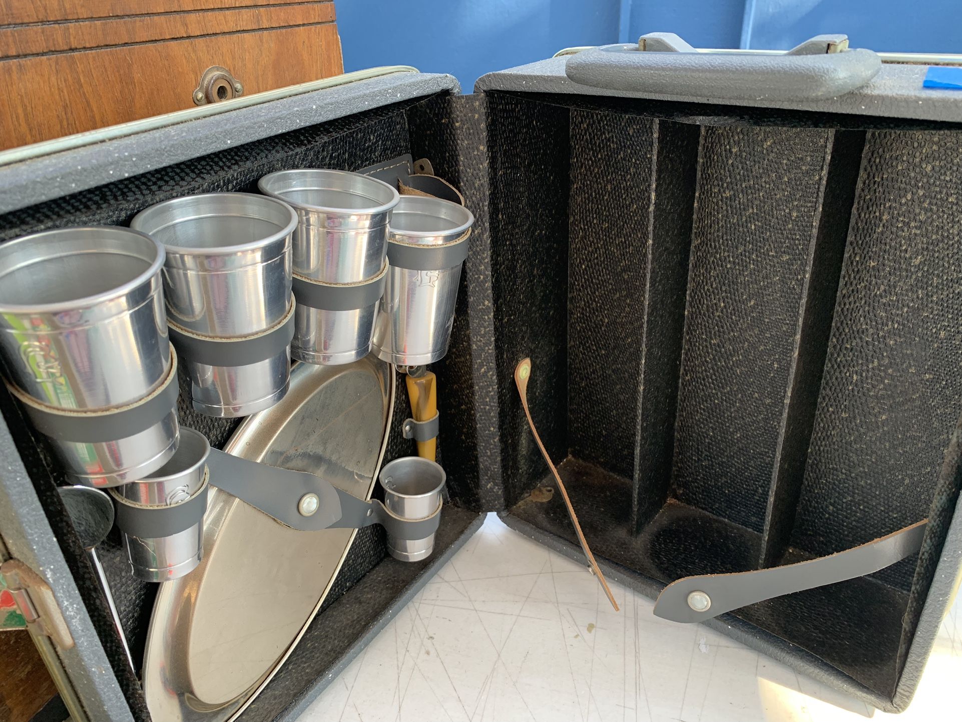 Vintage Portable Wine/Champagne/ Cocktail Case