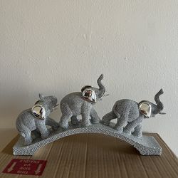 Deco 79 Silver Polystone Glam Elephant Sculpture
