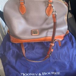 Dooney & Bourke tote bag 