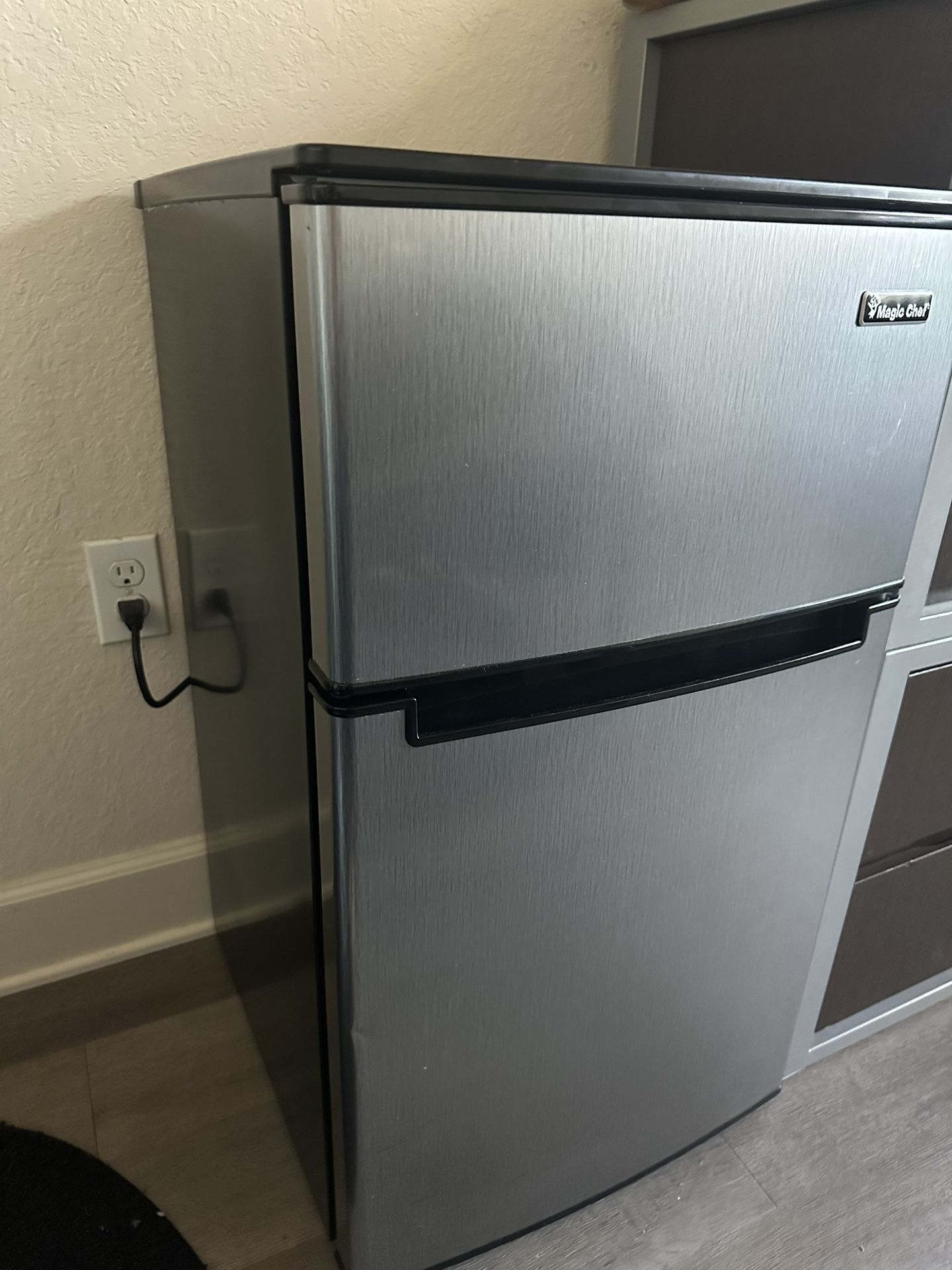 Magic Chef mini fridge
