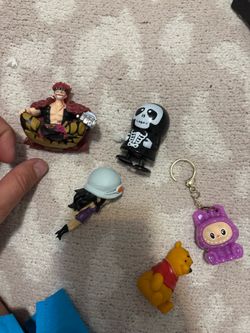 Toy & Collectible Figure Bundle – 5 Pieces