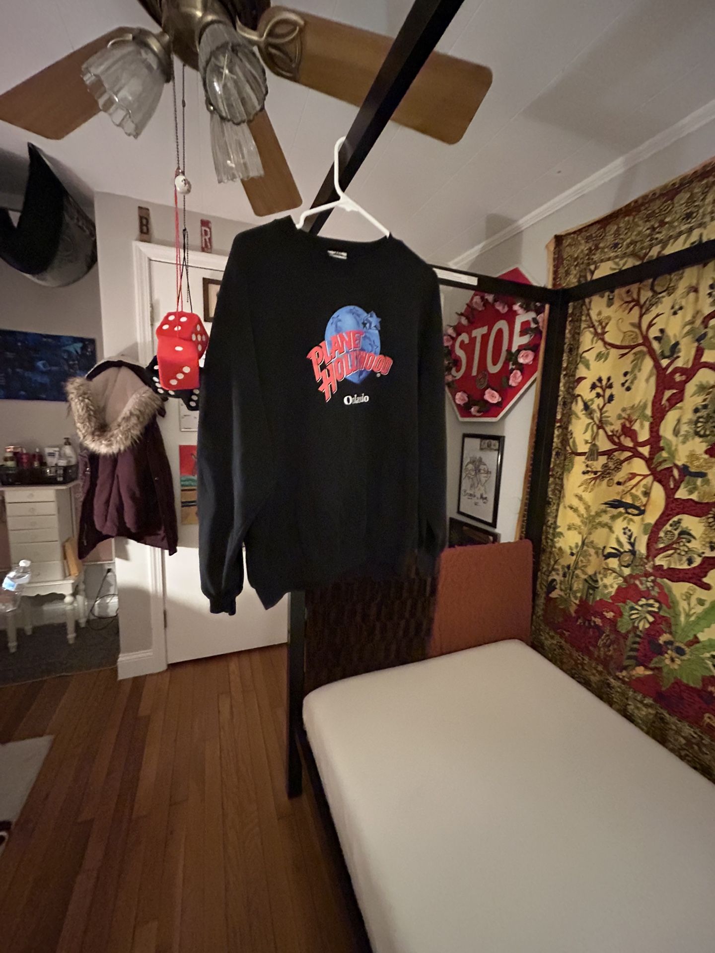Sweatshirt