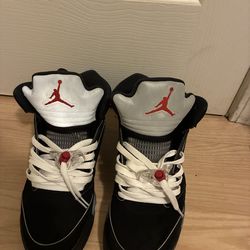 Jordan 5 metallics size 8