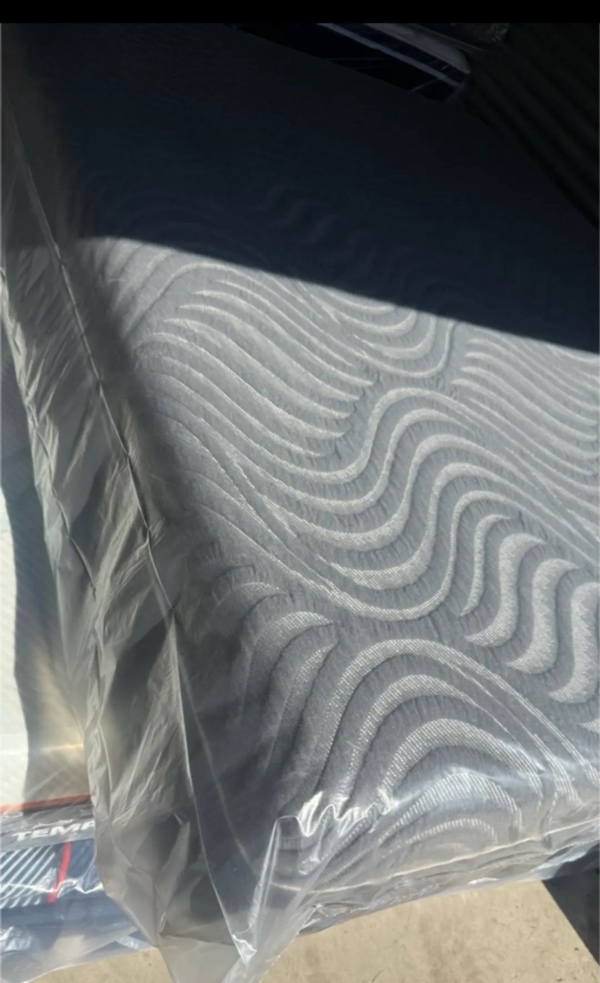  🔥 Queen Size | Sealy® Hybrid Premium™ Silver Chill Firm Tight Top Mattress ( Like New )