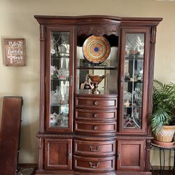Beautiful Solid Wood Hutch