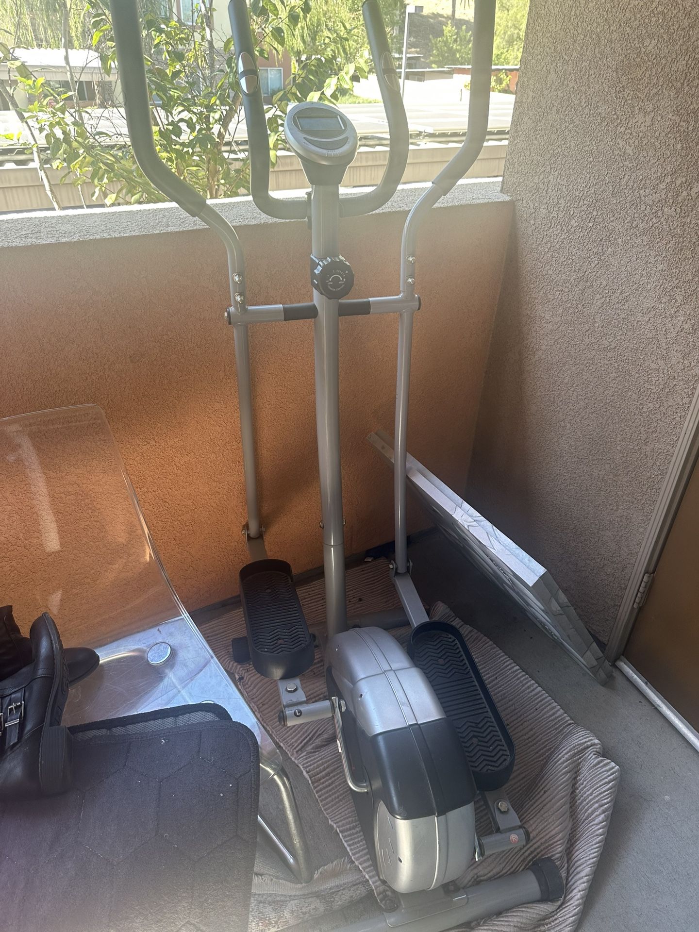 elliptical exercise machine