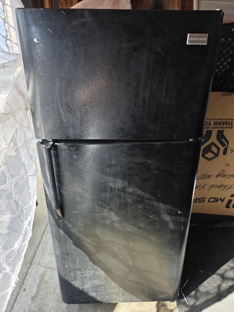 Frigidaire Refrigerator 