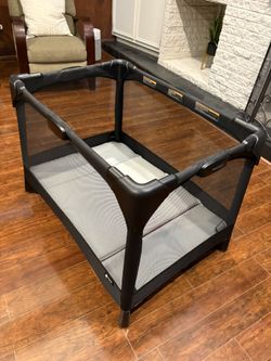 4moms Breeze GO Portable Travel Playard Playpen