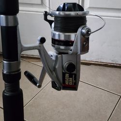 Ugly Stick Pole With Olympic 600 reel 7ft medium heavy