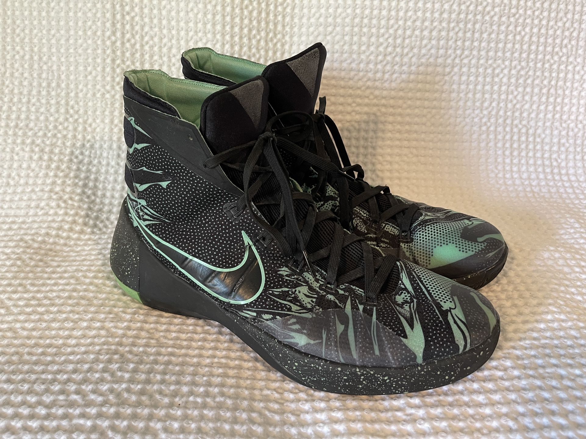 Nike basketball shoe, Hyperdunk 2015, Men's size
