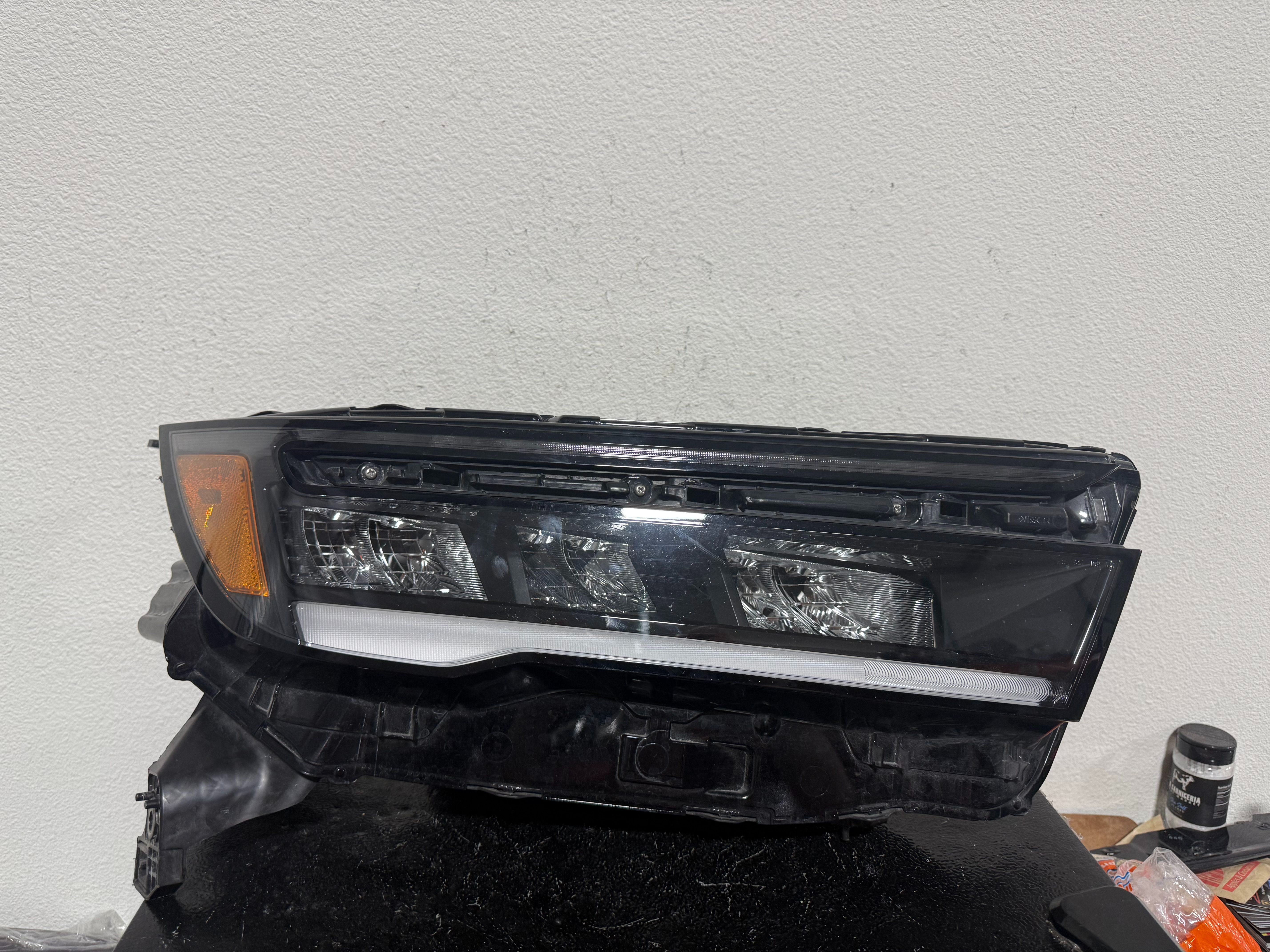 HONDA PILOT RIGHT HEADLIGHT 2024