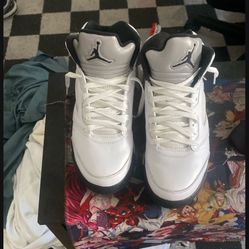 Air Jordan Midnight Blk & White 5’s Size 8.5