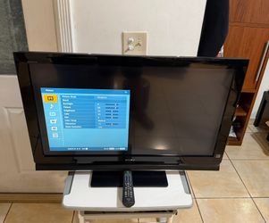 TV SONIC Con Control 40 Pulgadas Bueno Good 40-inch Sonic TV with remote.