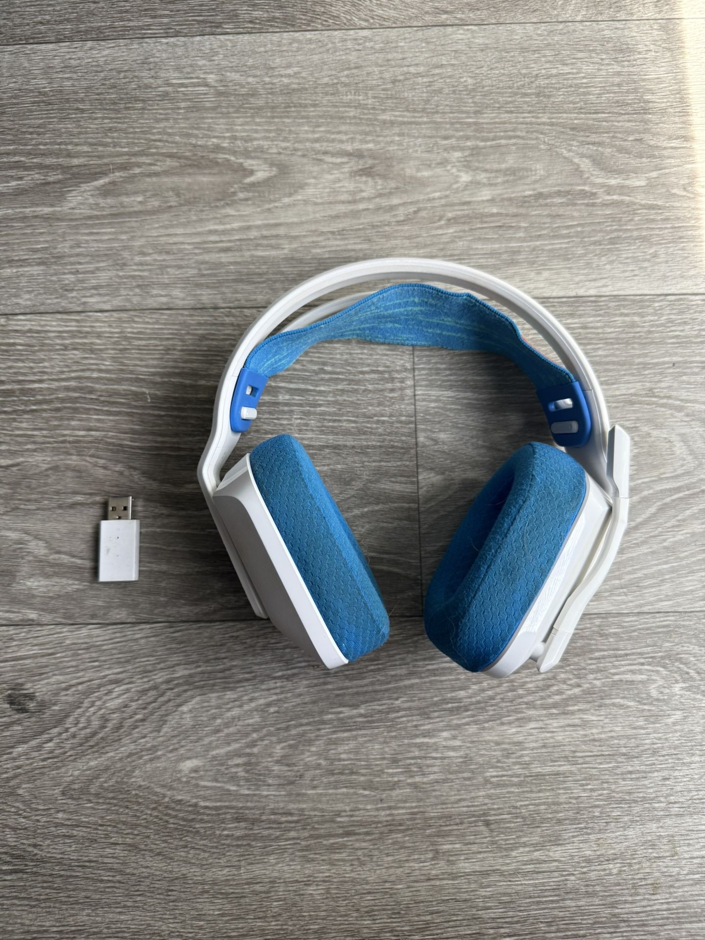 Logitech G535 LIGHTSPEED Wireless Gaming Headset – Lightweight & 33 hr Battery