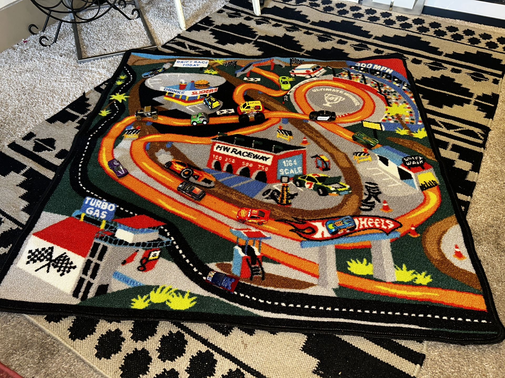 Hot Wheels Play Mat/Rug + 12 cars