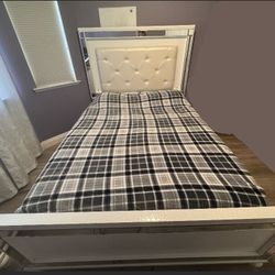 Queen Size Bedroom Set 