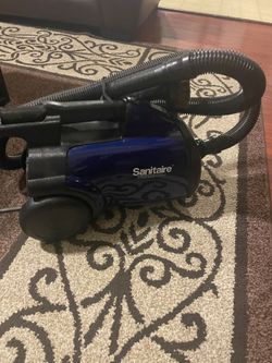 Cleaning vacuum