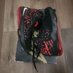 Lebron XVII Size 5,5  GS