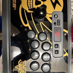 MAD CATZ TES + STREET FIGHTER V FIGHTSTICK