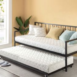 Day Bed & Trundle - Excellent  Condition! 