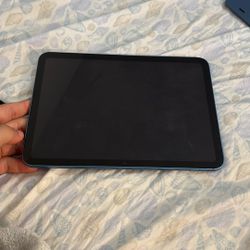 iPad 10th Generation + Keyboard And Pen