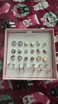 Guess Earring Set