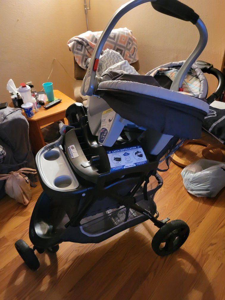 2 In 1 Stroller And Car Seat.