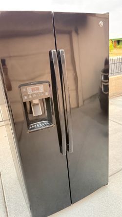 REFRIGERATOR GE BLACK COLOR