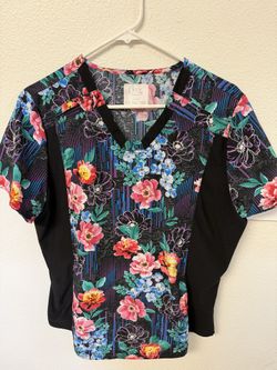 Large Women’s Cherokee Scrub Top!   Great, Like New Condition.     Very Pretty
