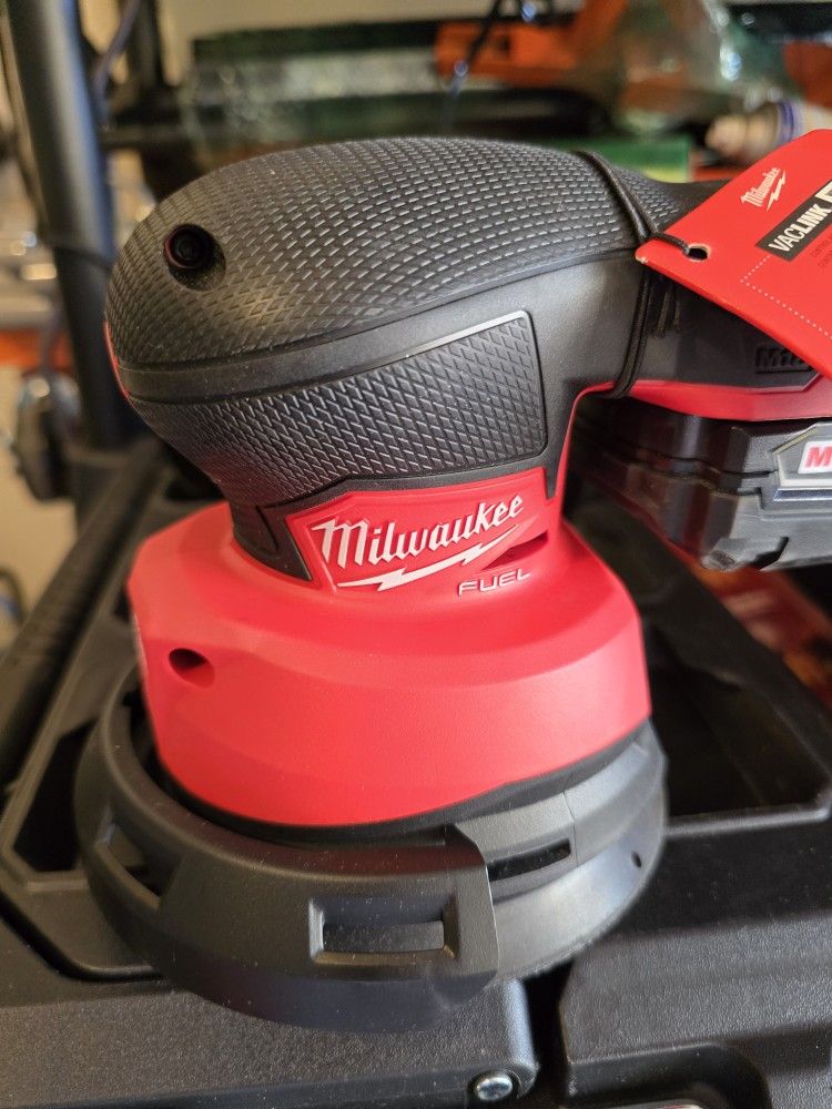 Milwaukee 5 Inch Random Orbit Sander 