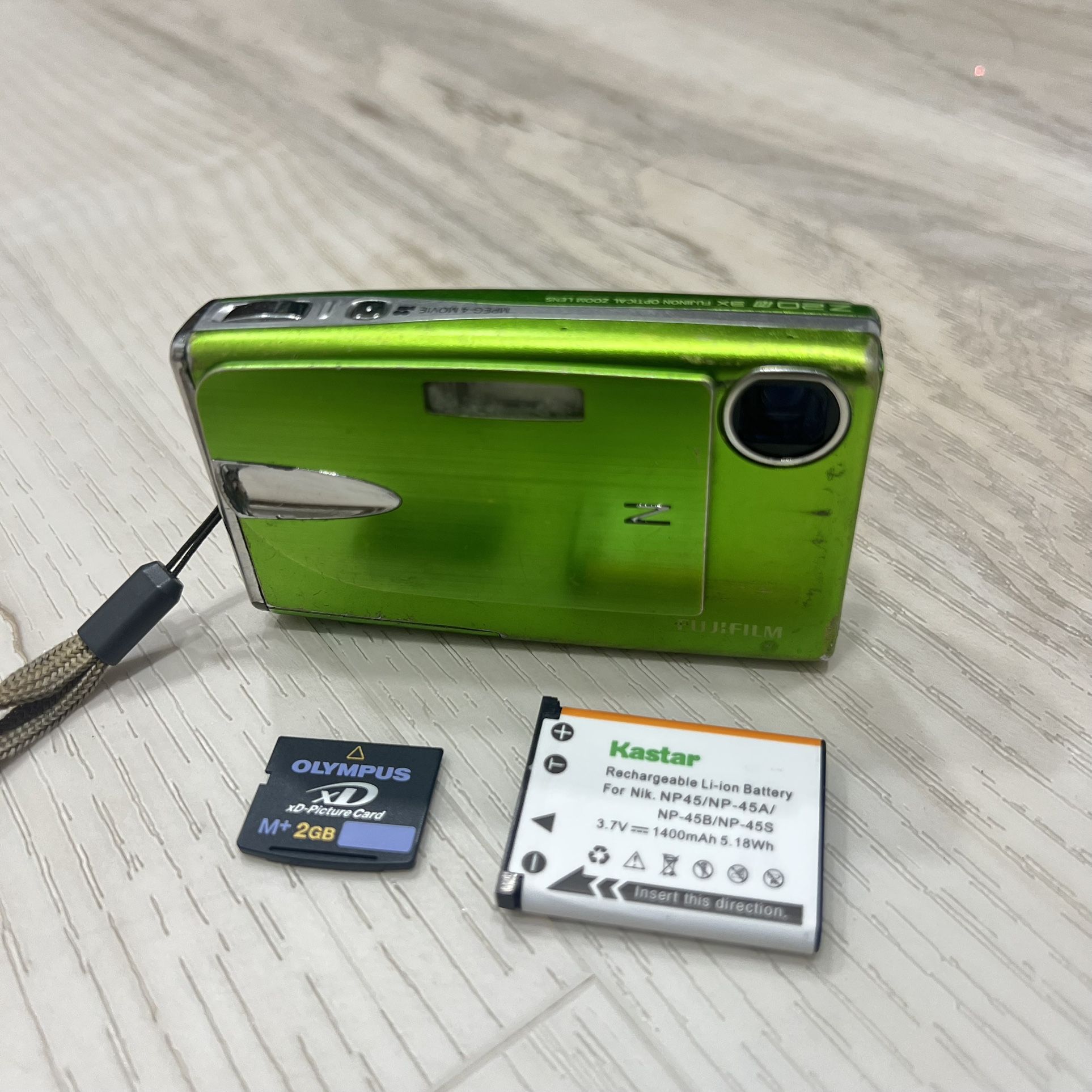 Fuji Finepix Z20FD Digital Camera 3x Zoom 10.0mp with Battery and Memory Card