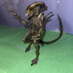 Alien Posable Figurine (Like-new)