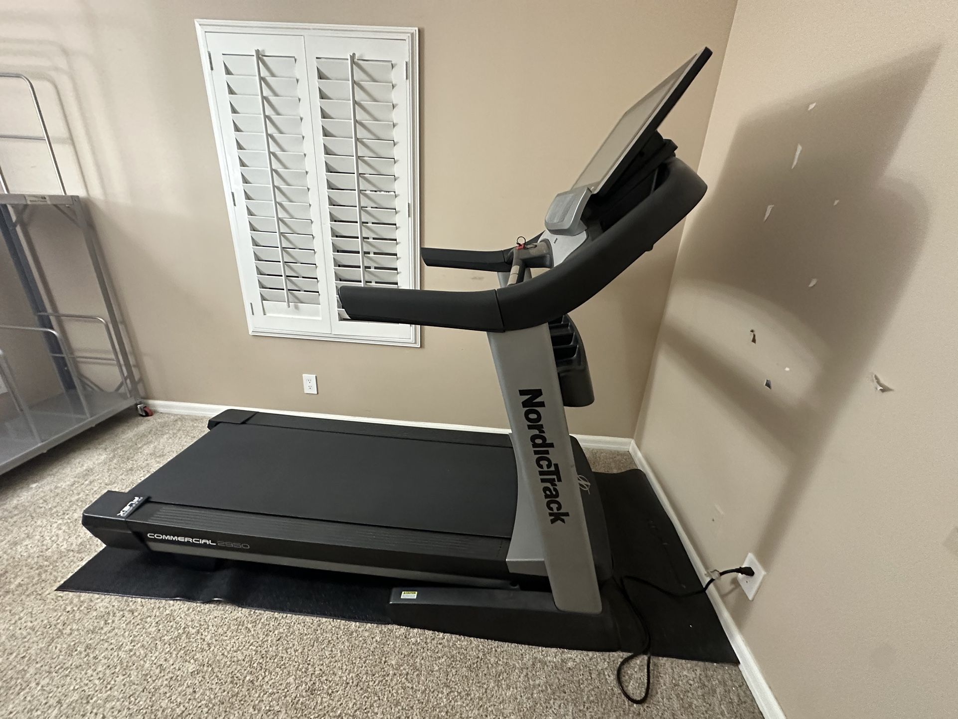 NordicTrack - Commercial 2950 Treadmill - Black