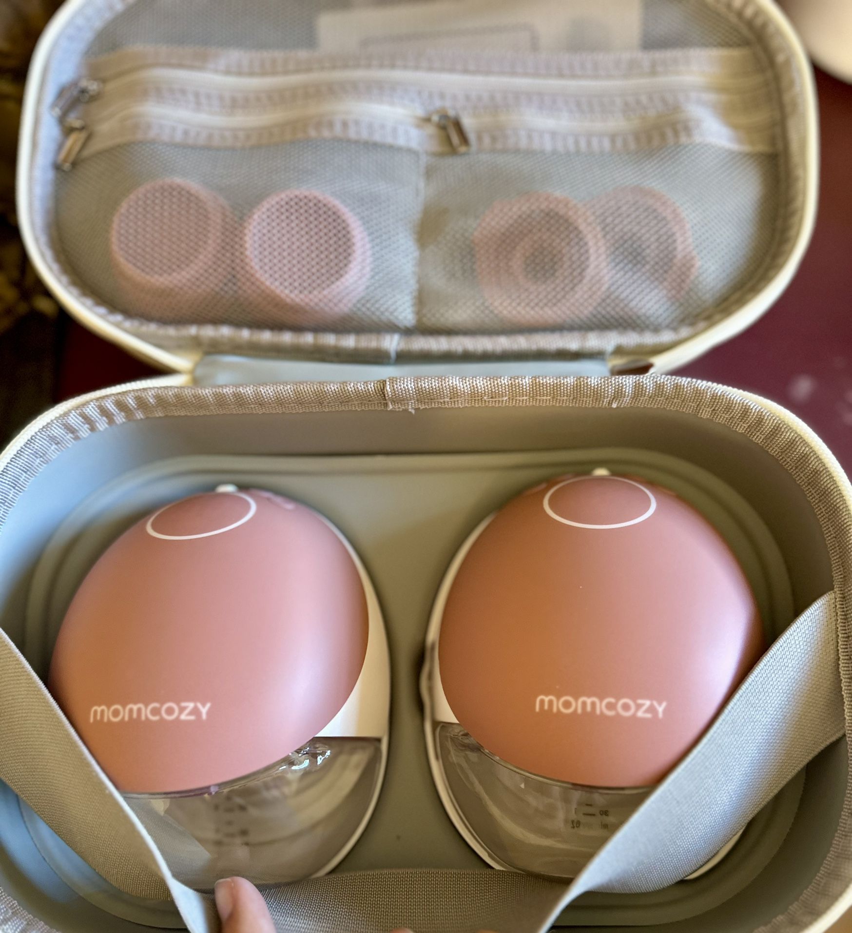 Momcozy M9 Mobile Flow Wearable Pump Cozy Red