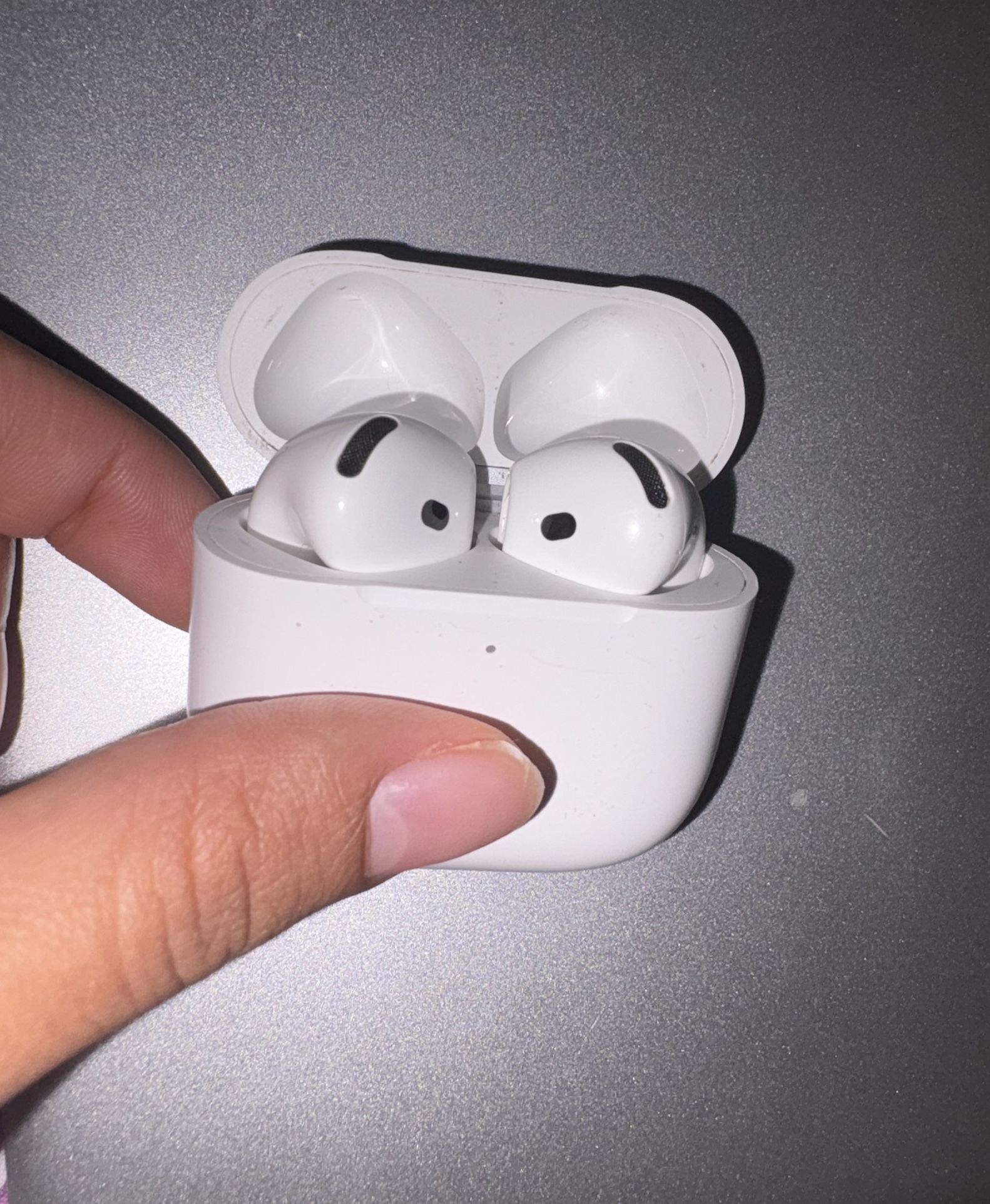 Apple 4 airpods