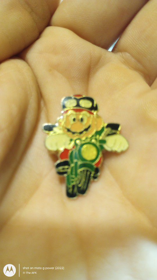 Super Mario Collectible Pin Badge Mario 