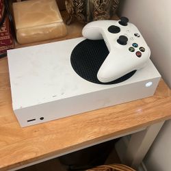 Xbox One Series S (comes with controller)