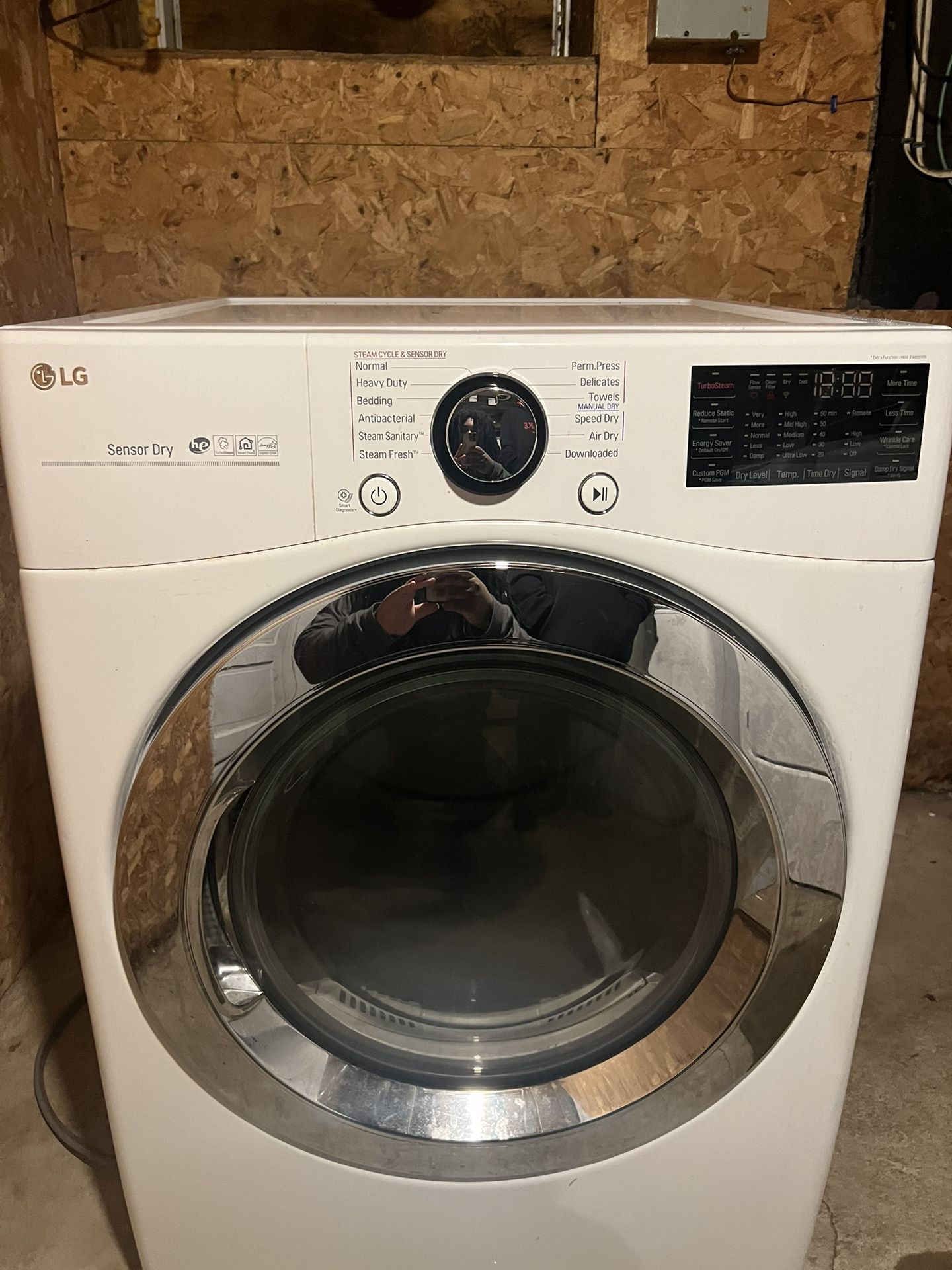 LG - 7.4 Cu. Smart Wi-Fi Electric SteamDryer - Sensor Dry and TurboSteam - White