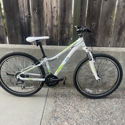 Liv Enchant 1 / 26” Wheels / XS Frame / 24 Speed / Women’s Mountain Bike